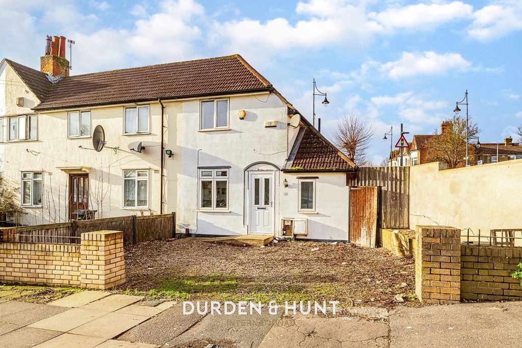 Property photo 1 of 13 Theydon-25.Jpg