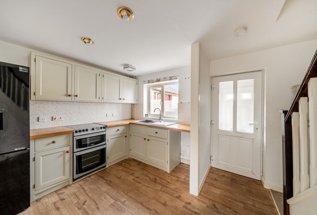 Property photo 2 of 13 1536340-9-1A13Ae8...