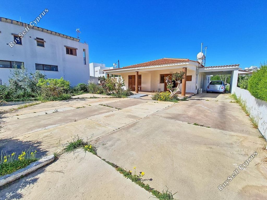 Property photo 2 of 28