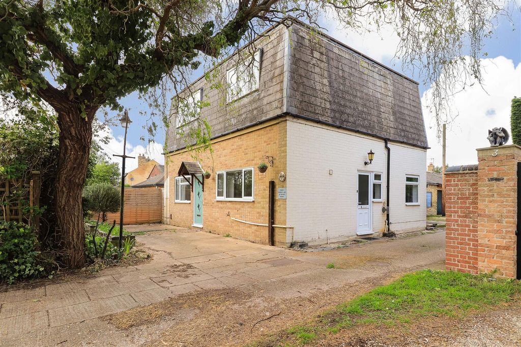 Property photo 1 of 15 1A Church End (16).Jpg