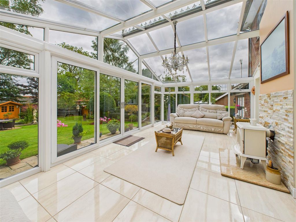 Property photo 3 of 24 Conservatory