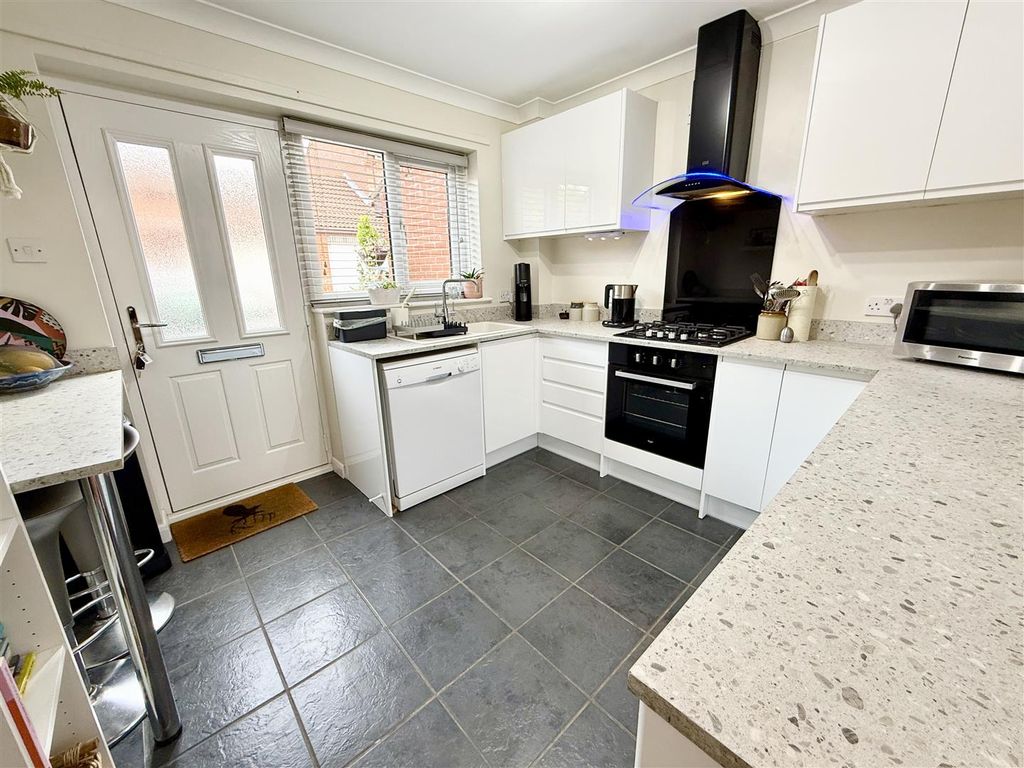 Property photo 3 of 20 Kitchen