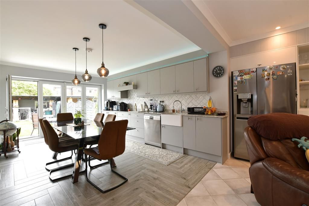 Property photo 3 of 17 Kitchen/Dining Area