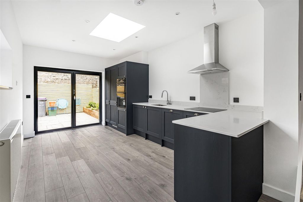 Property photo 2 of 18 10_65007.Jpg