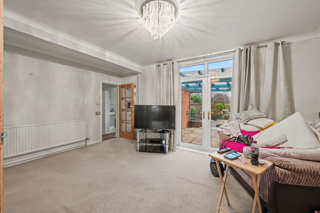 Property photo 2 of 21