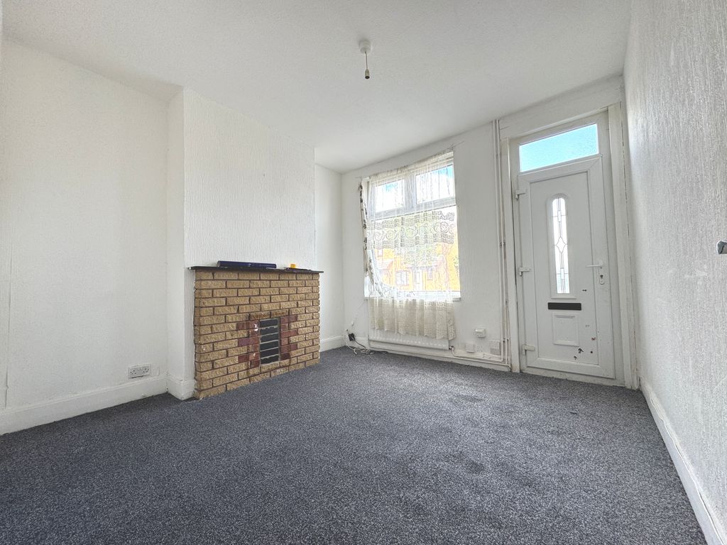 Property photo 2 of 8