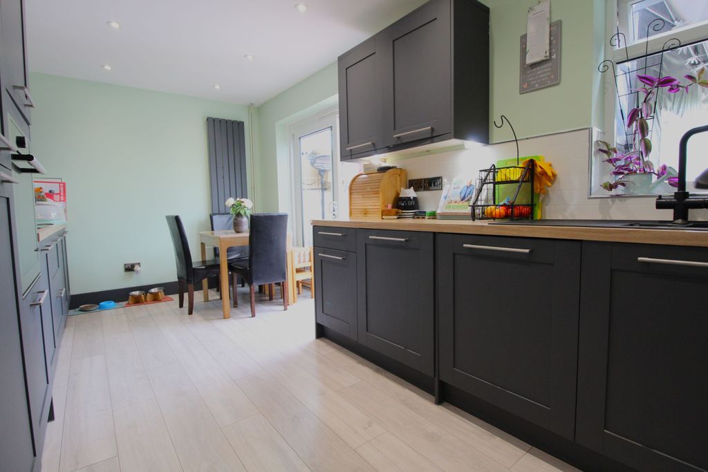 Property photo 3 of 14 Kitchen Diner