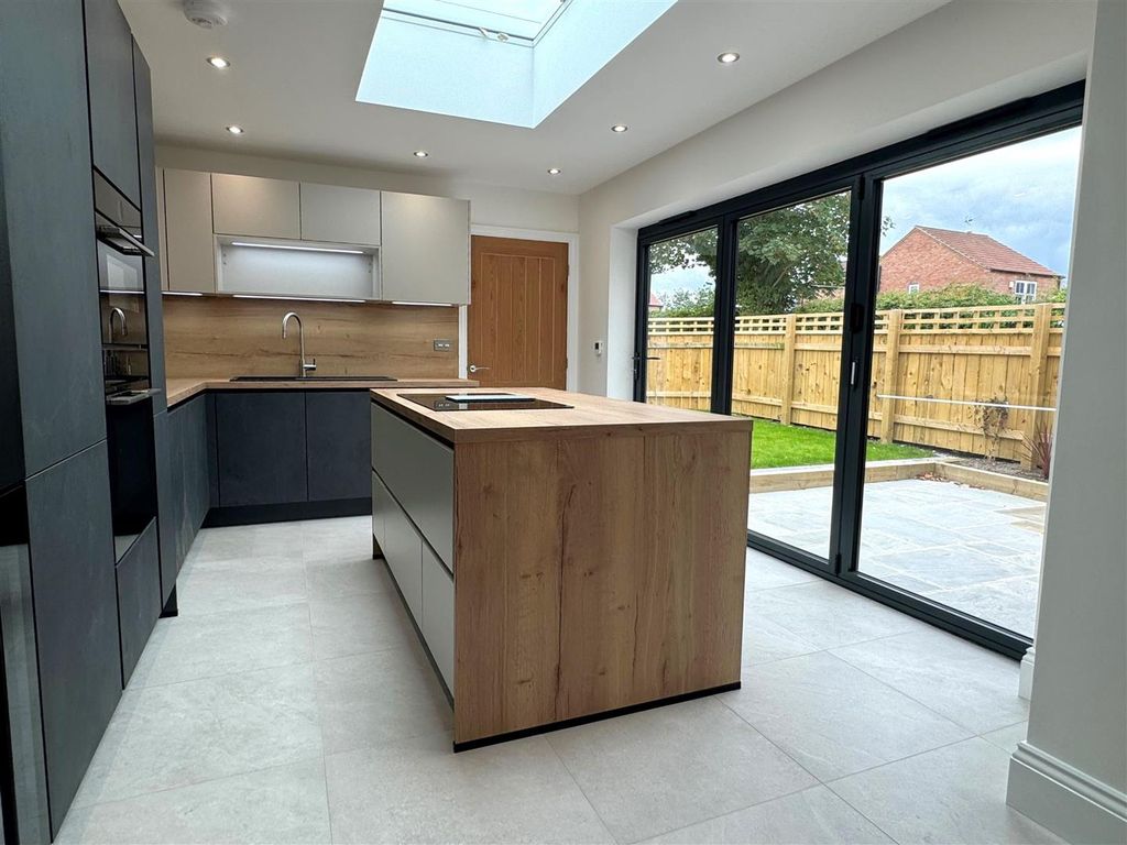 Property photo 3 of 20 Granary Lodge Kitchen.Jpg