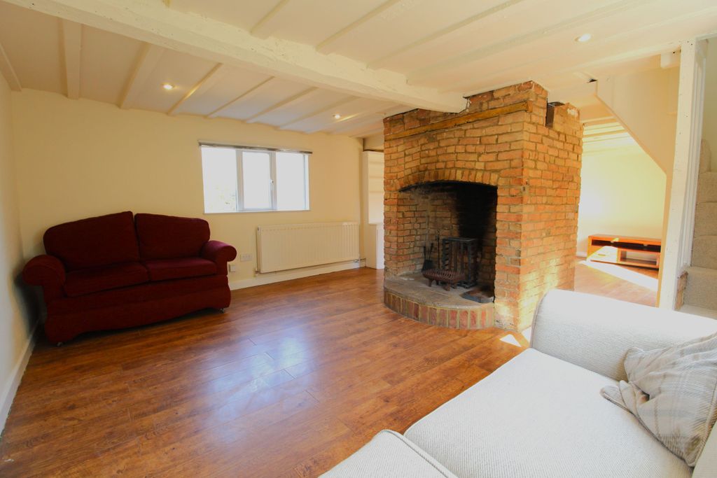 Property photo 2 of 27 Lounge 3