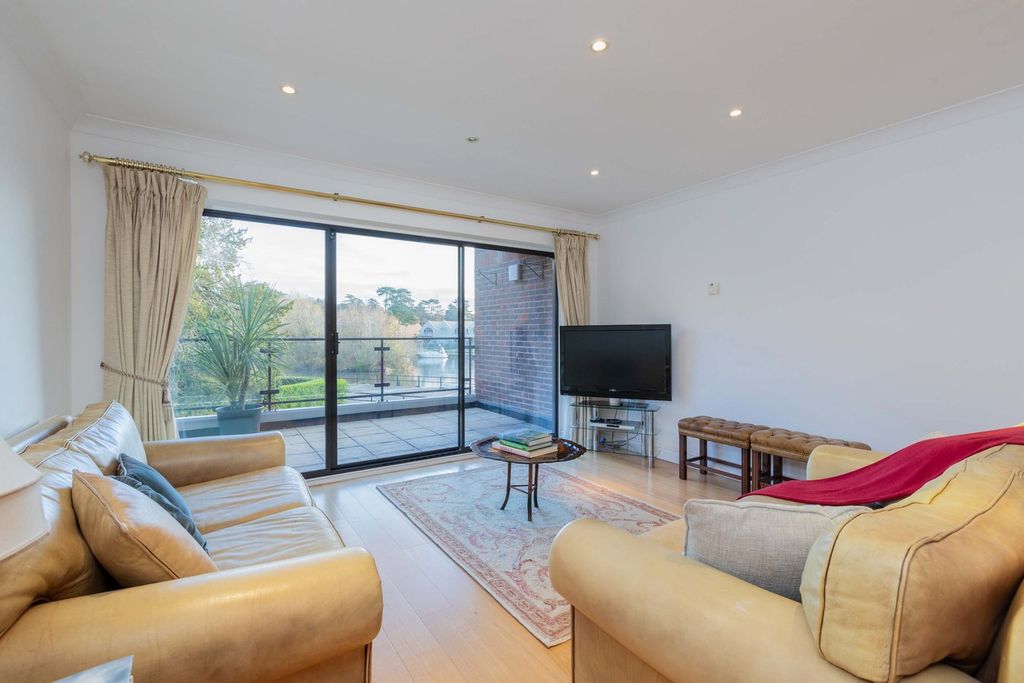 Property photo 2 of 22