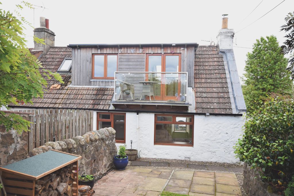Property photo 3 of 11