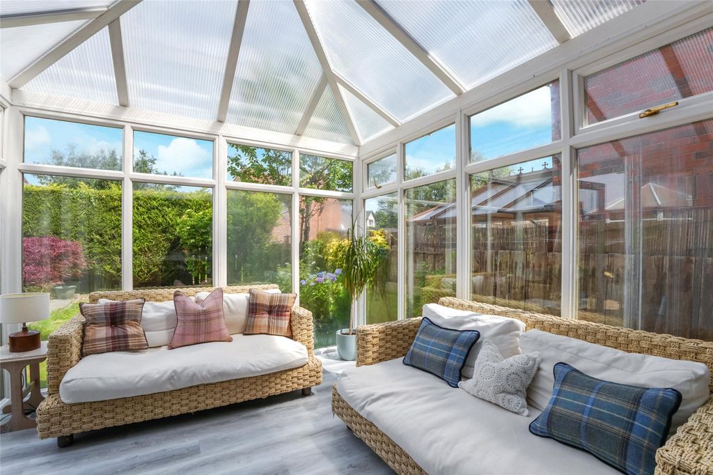 Property photo 3 of 16 Conservatory