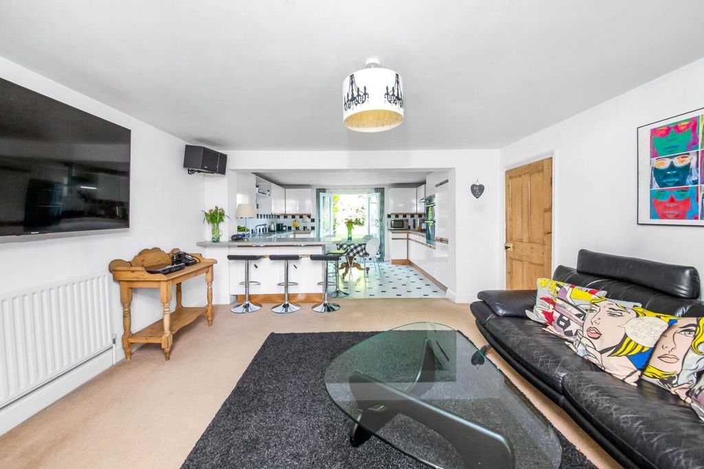 Property photo 2 of 17