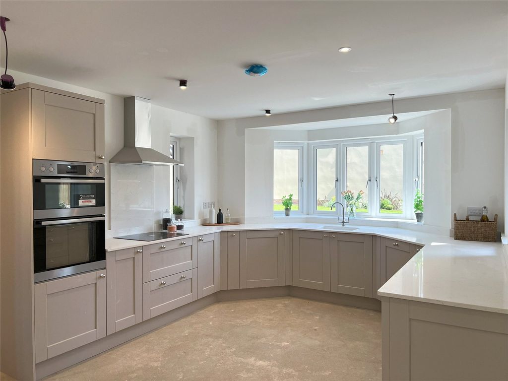 Property photo 2 of 7 Kitchen