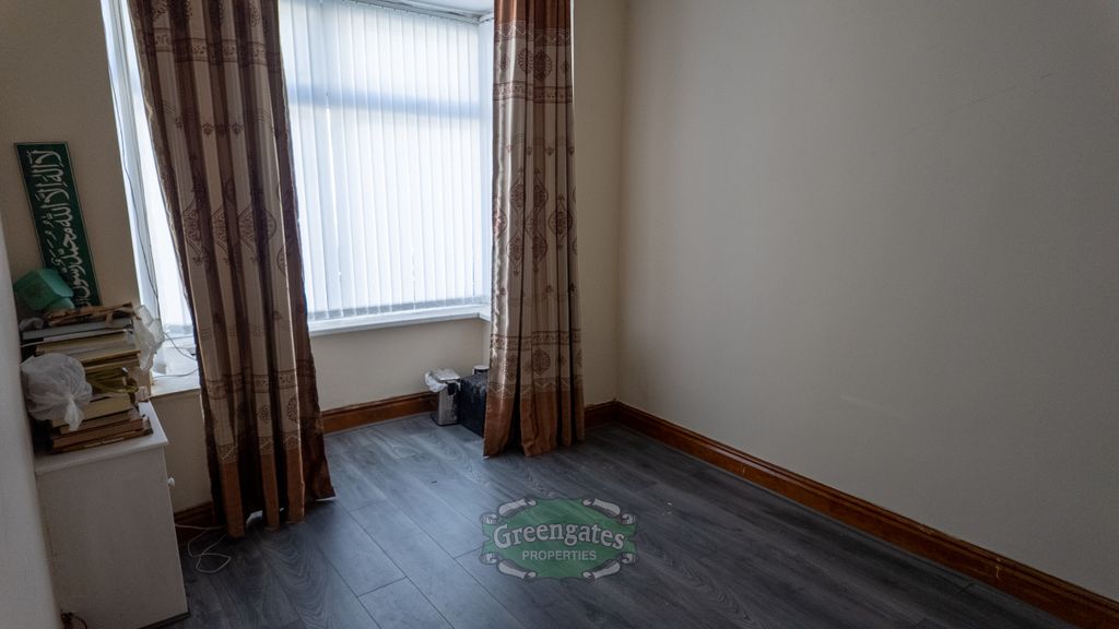 Property photo 2 of 17 1011733_9_13074378