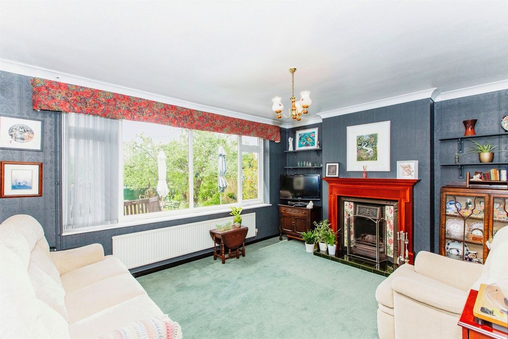 Property photo 2 of 17