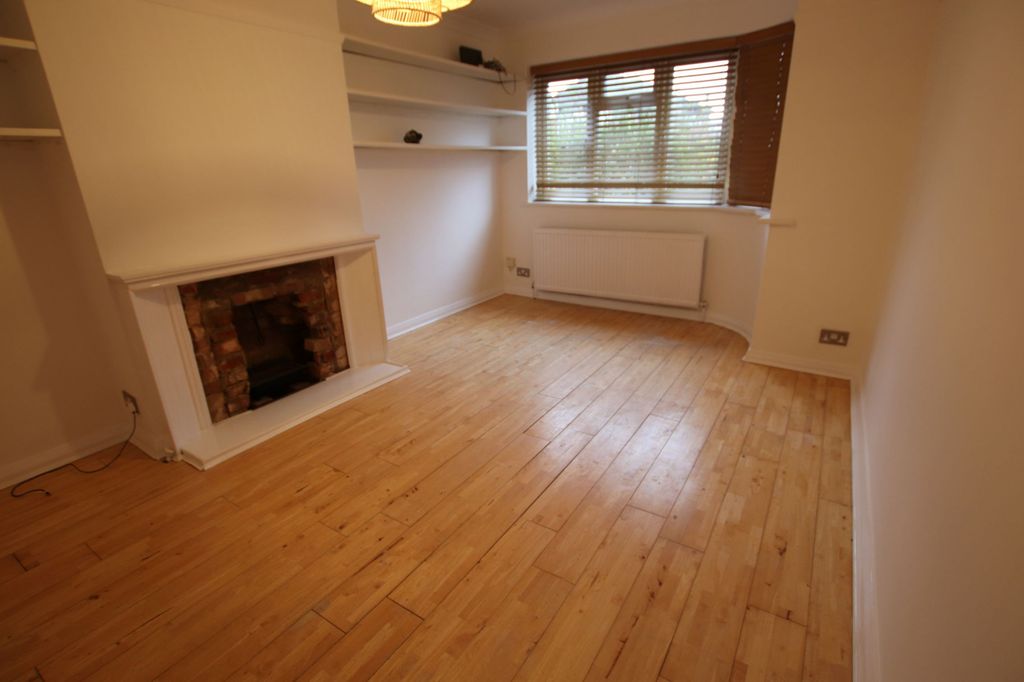 Property photo 2 of 13 Lounge