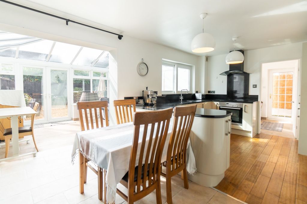 Property photo 2 of 27