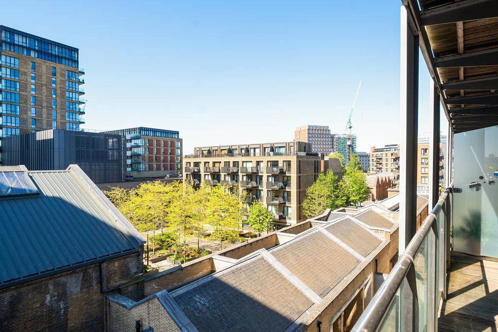 Property photo 1 of 15 2 Bed Flat For Sale Royal Carriage Mews, London Se18