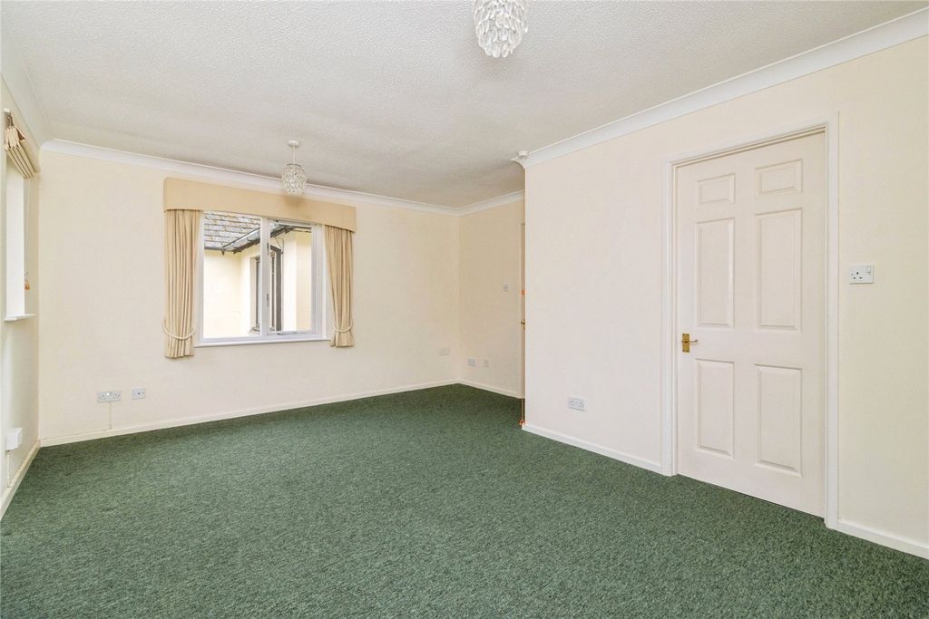 Property photo 3 of 10 Lounge