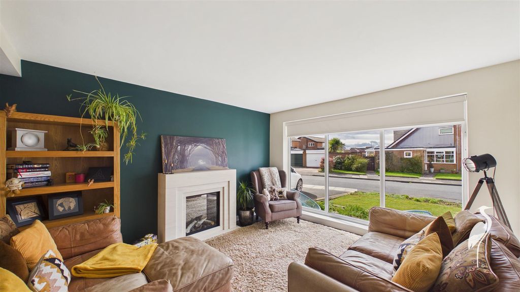 Property photo 2 of 29 Lounge