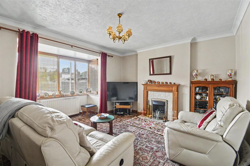 Property photo 3 of 14 Lounge