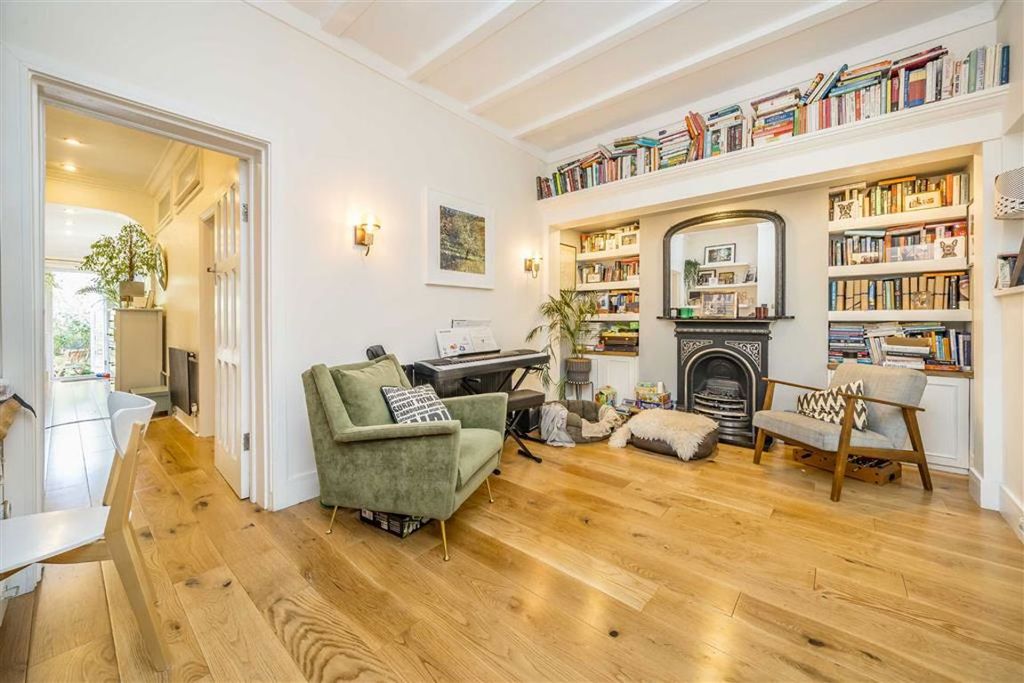 Property photo 2 of 8