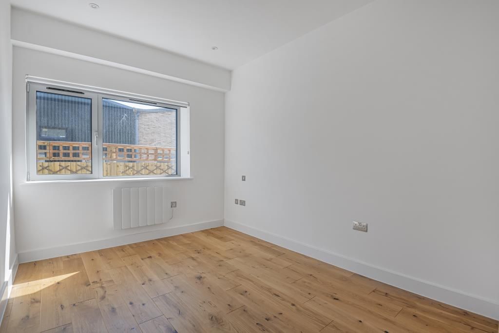 Property photo 3 of 11 Bedroom Picture