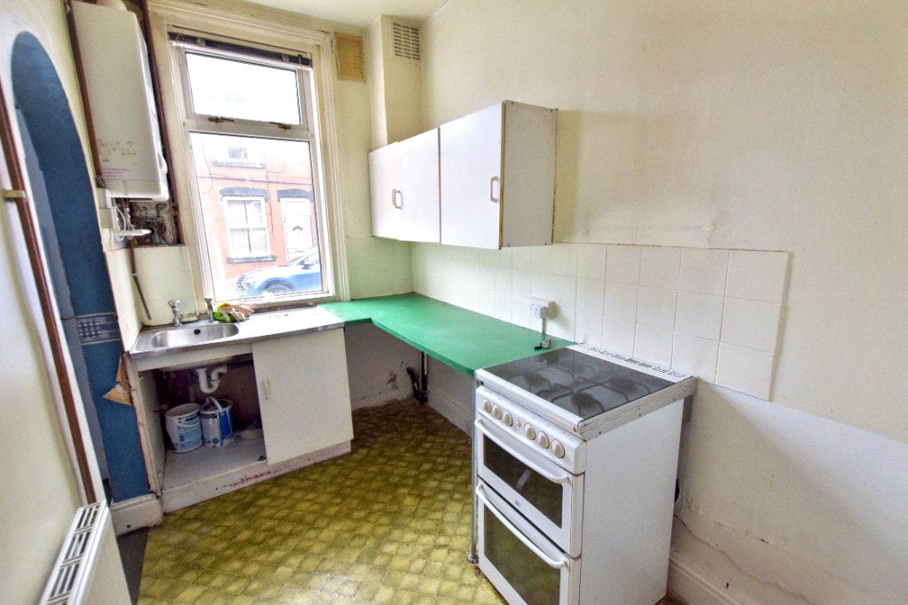 Property photo 3 of 10 Kitchen