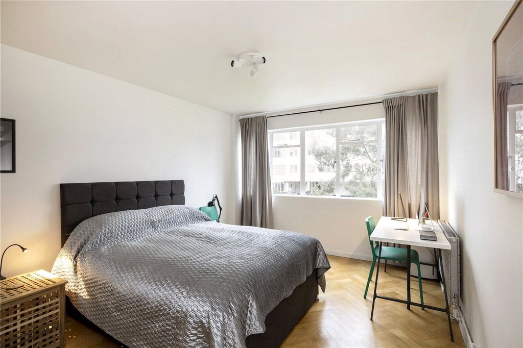 Property photo 2 of 17 Bedroom