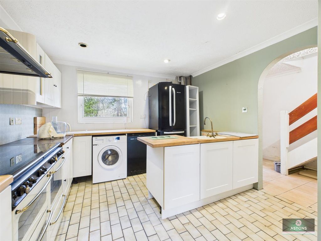 Property photo 3 of 13 Cam04622G0-Pr0174-Still004.Jpg