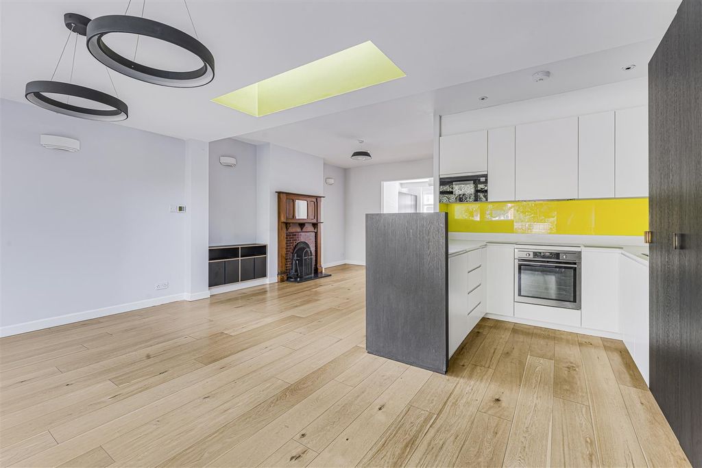 Property photo 3 of 13 Kitchen