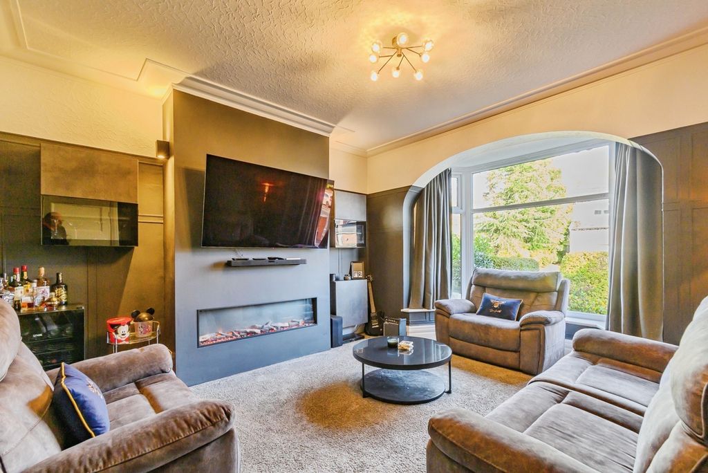 Property photo 2 of 17 Photo