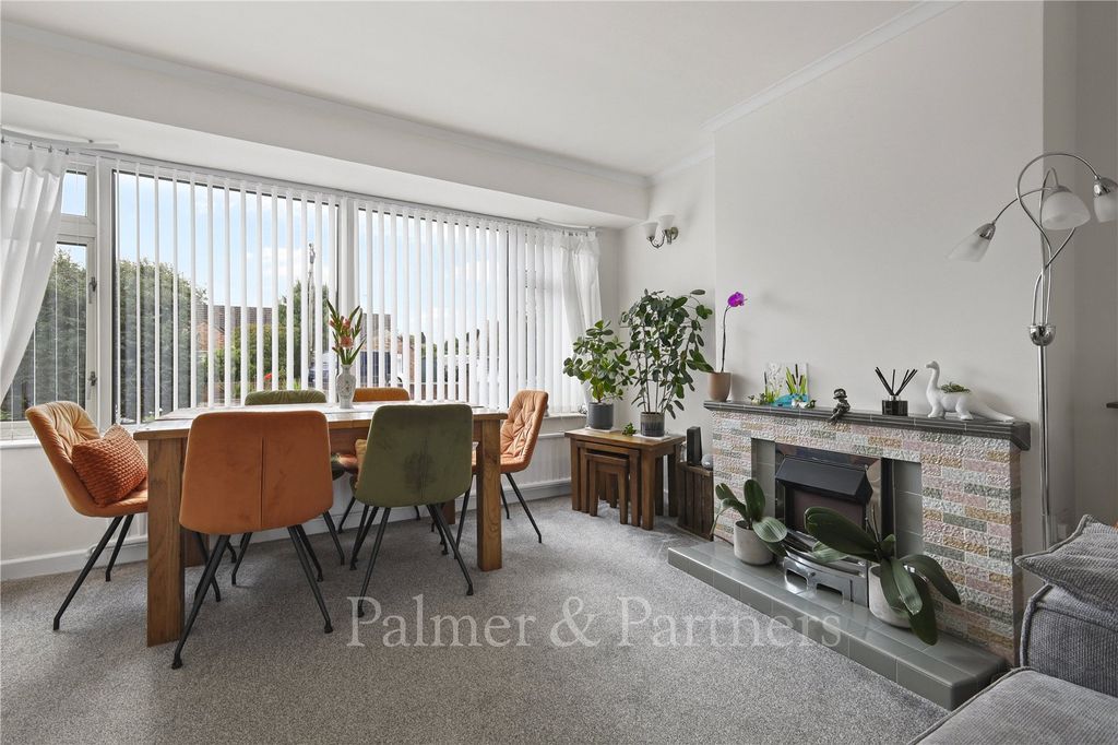 Property photo 3 of 16 Lounge/Diner