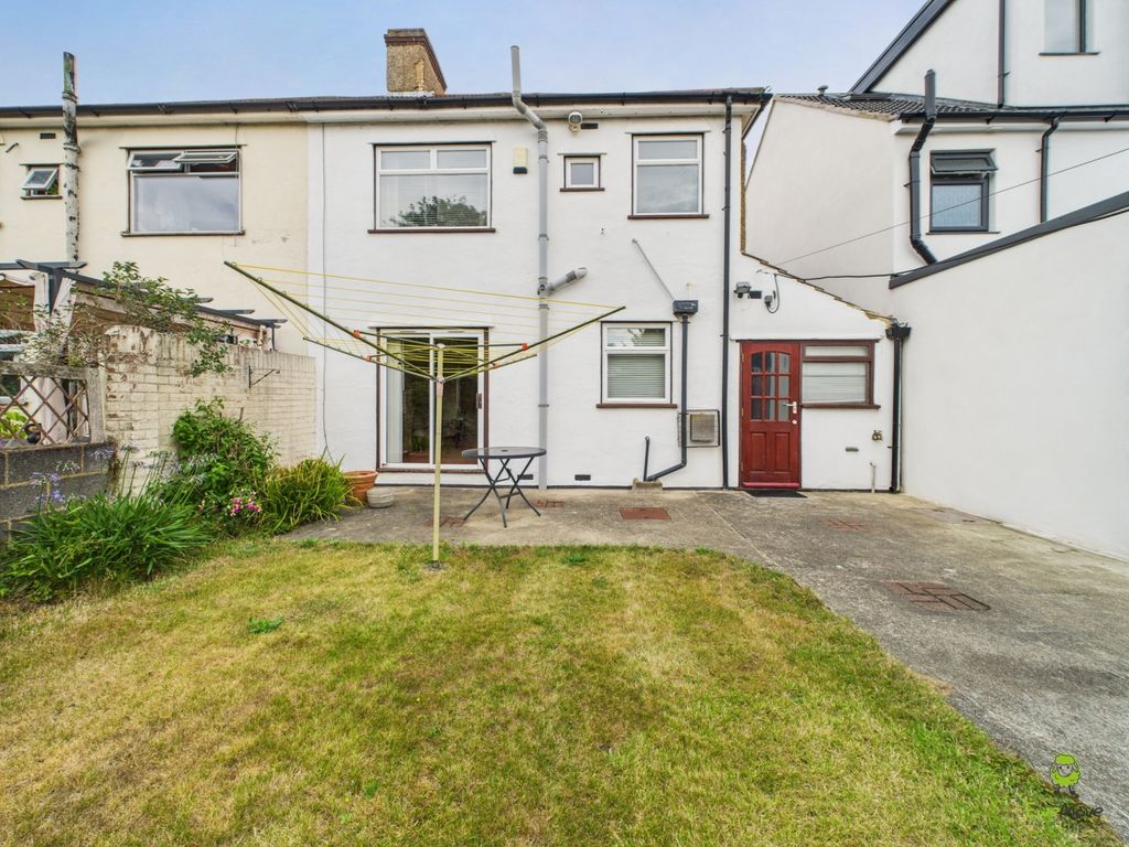 Property photo 2 of 16 Presented By Nicoleta At Ewemove Bexleyheath And D