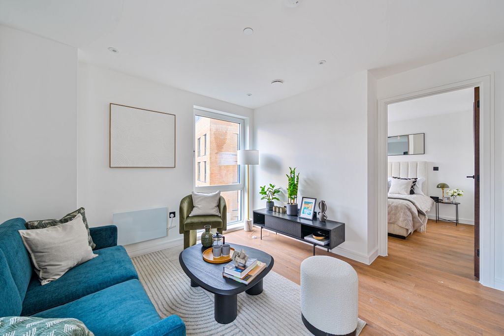 Property photo 3 of 17 1386742-10-692Ff3...