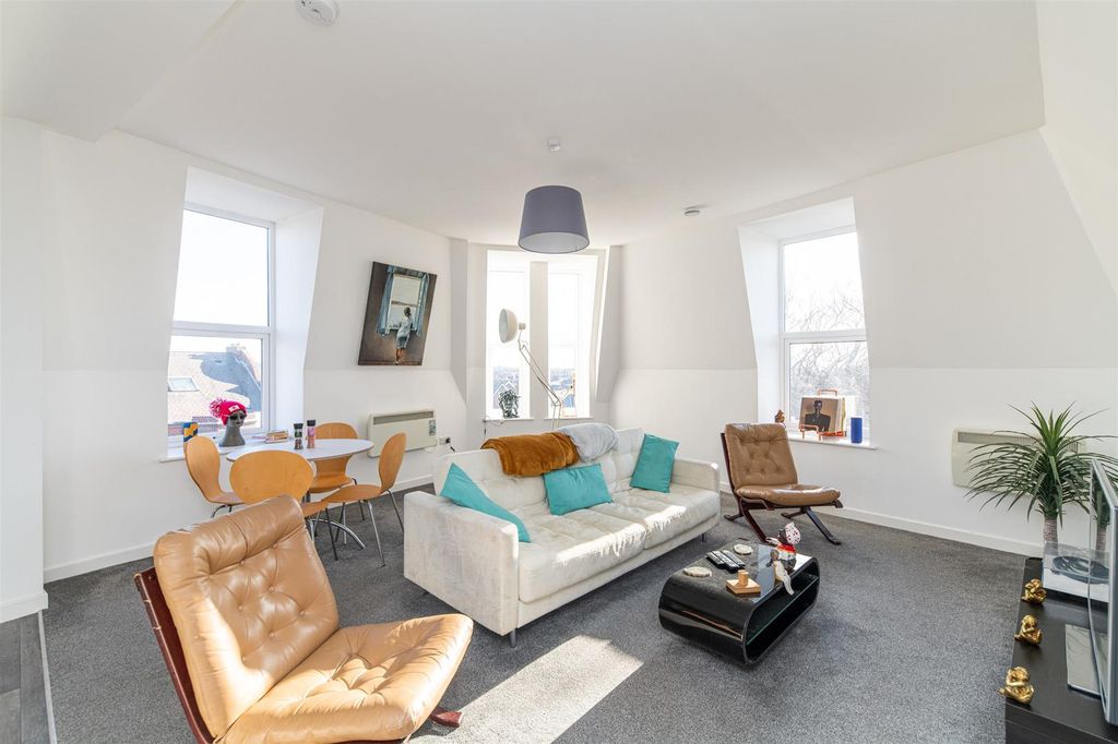 Property photo 1 of 10 B96A1887-ce58-4c45-Bfb4-95F89d37Ae12.Jpeg