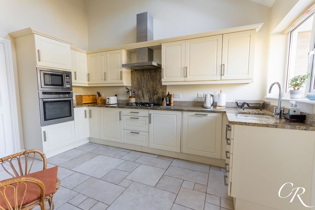 Property photo 3 of 21