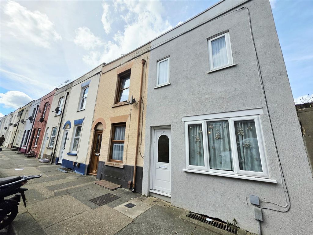 Property photo 2 of 8 Front