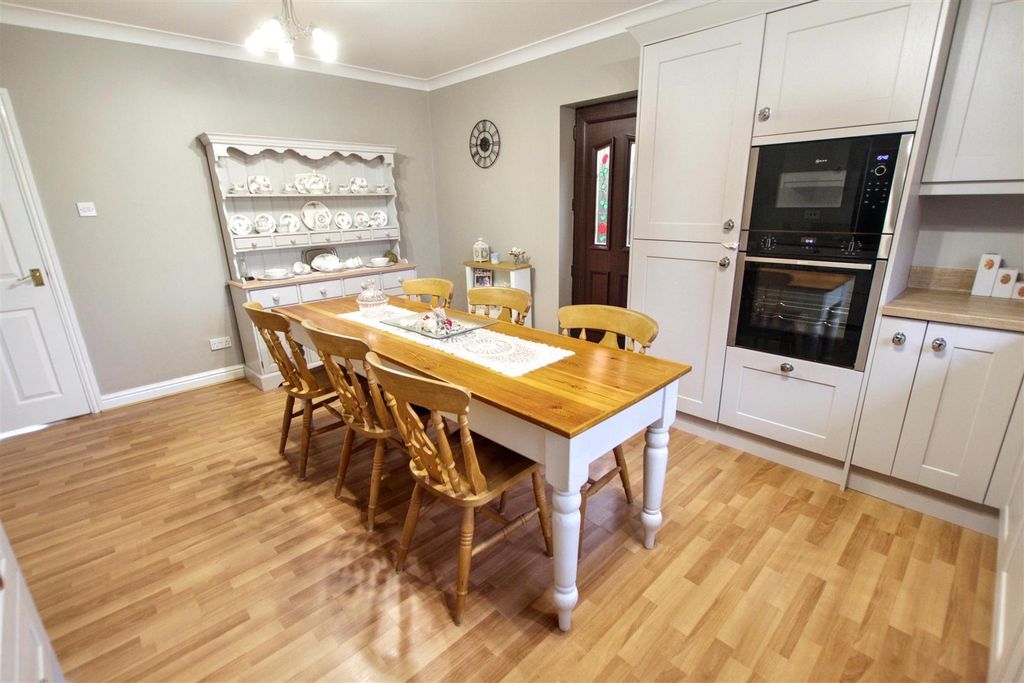 Property photo 3 of 12 Kitchen (2).Jpg