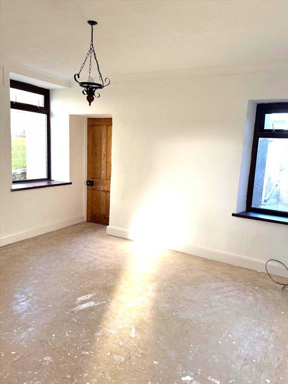 Property photo 2 of 12 Lounge :