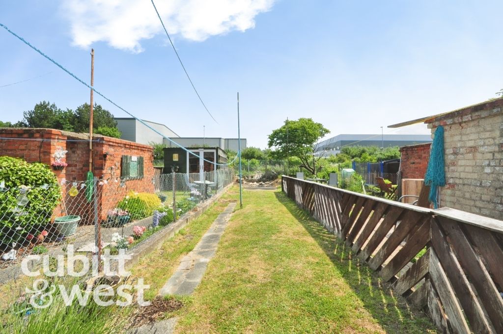 Property photo 2 of 10