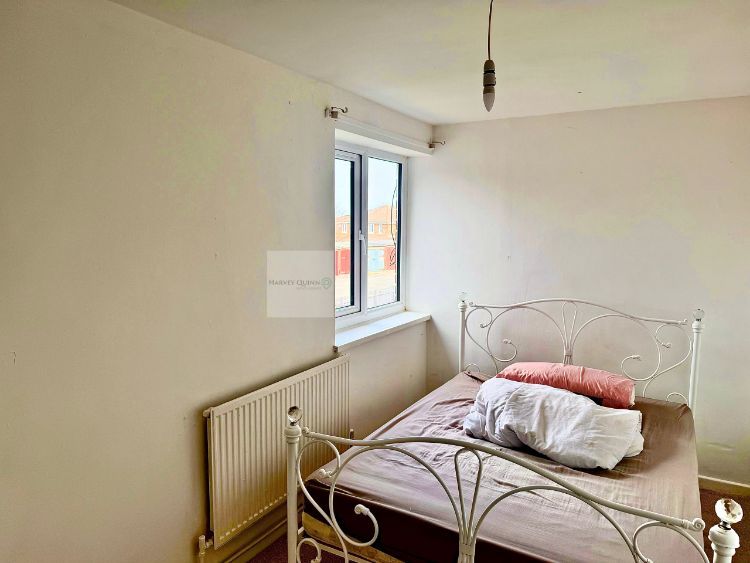 Property photo 2 of 5 Bed Room