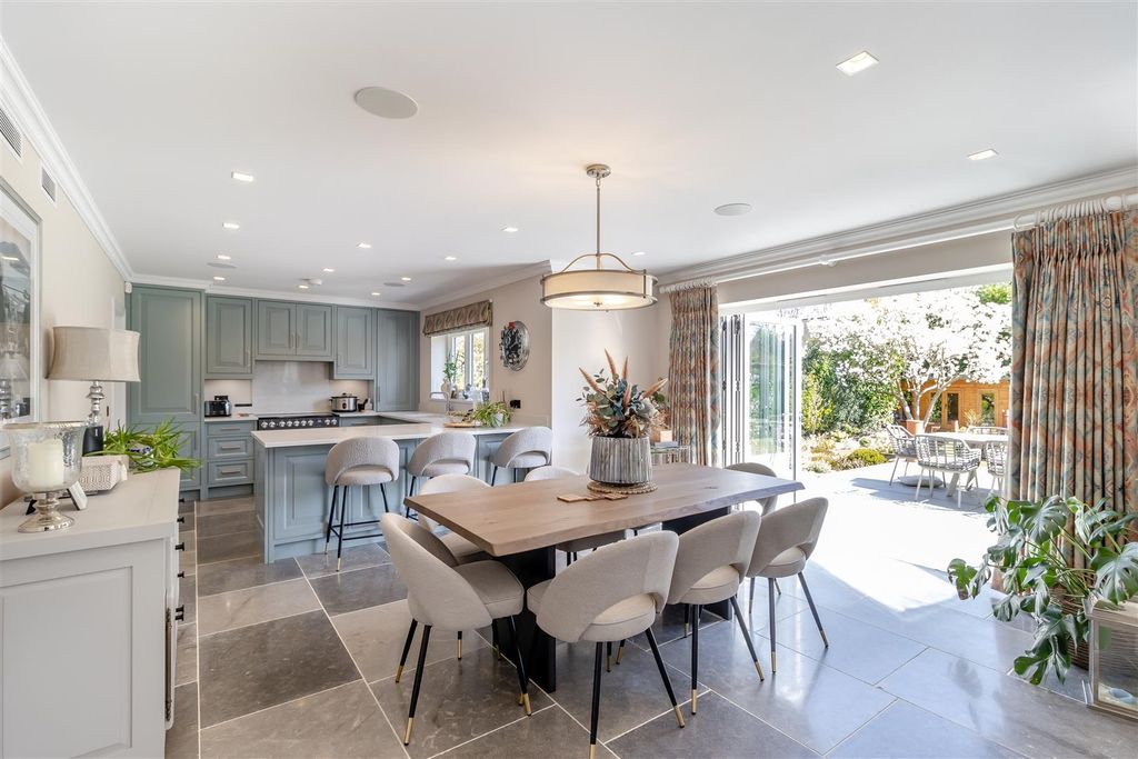 Property photo 3 of 19 8642397-Interior37.Jpg