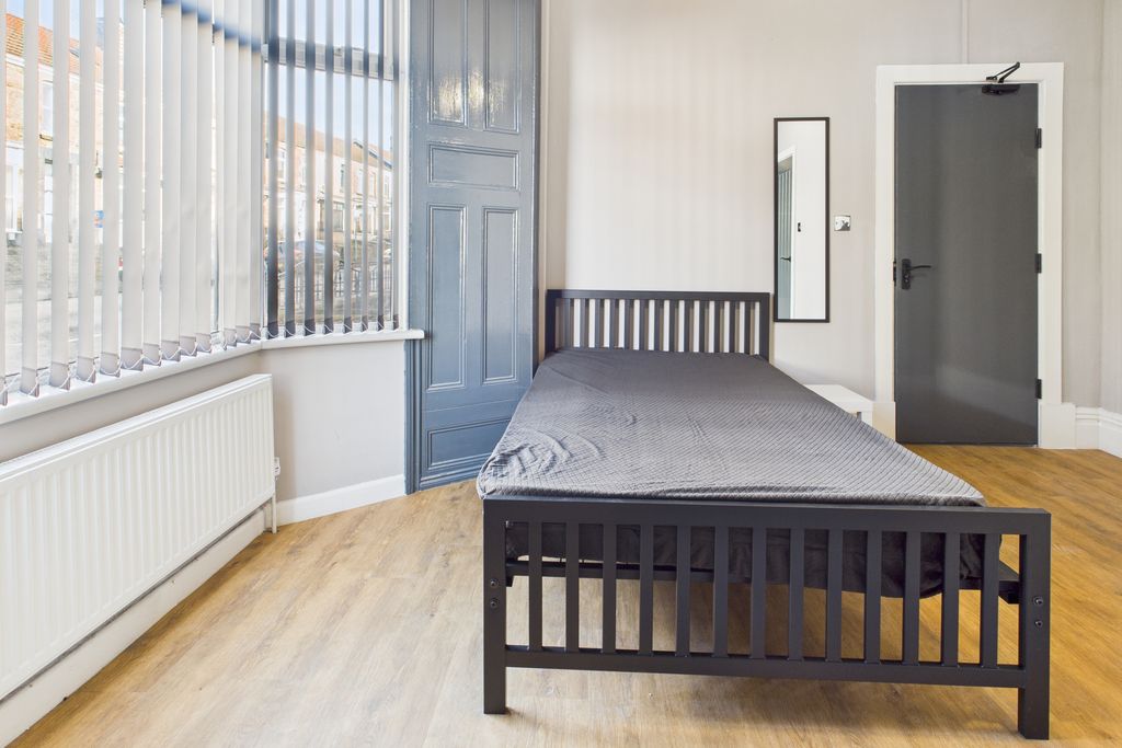 Property photo 3 of 23 Cam05134G0-Pr0054-Still003