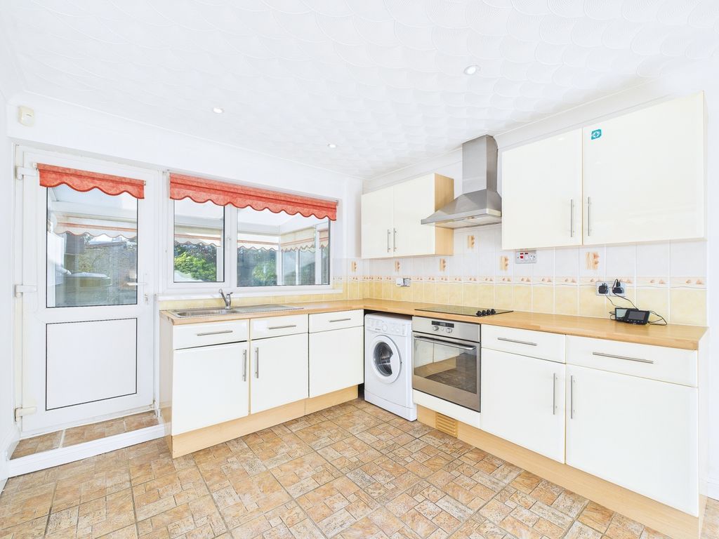 Property photo 3 of 16 Cam01909G0-Pr0438-Still010