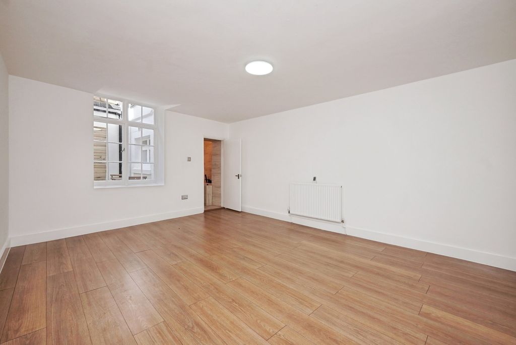 Property photo 2 of 17 Photo