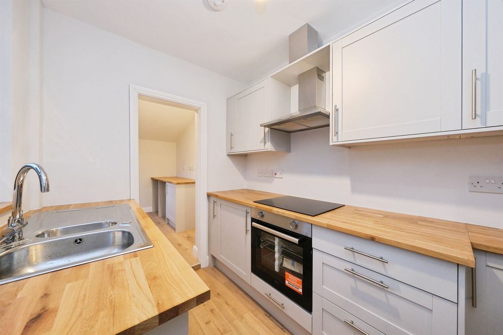 Property photo 3 of 24