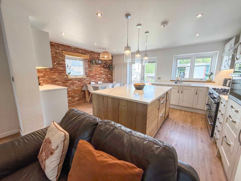 Property photo 2 of 37