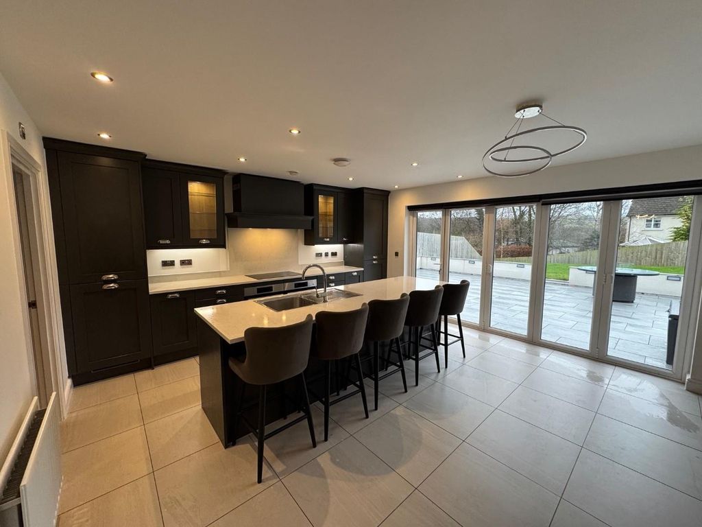 Property photo 3 of 17 Kitchen
